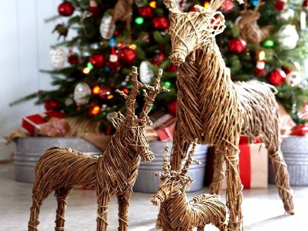 Коледни елени за украса на дома